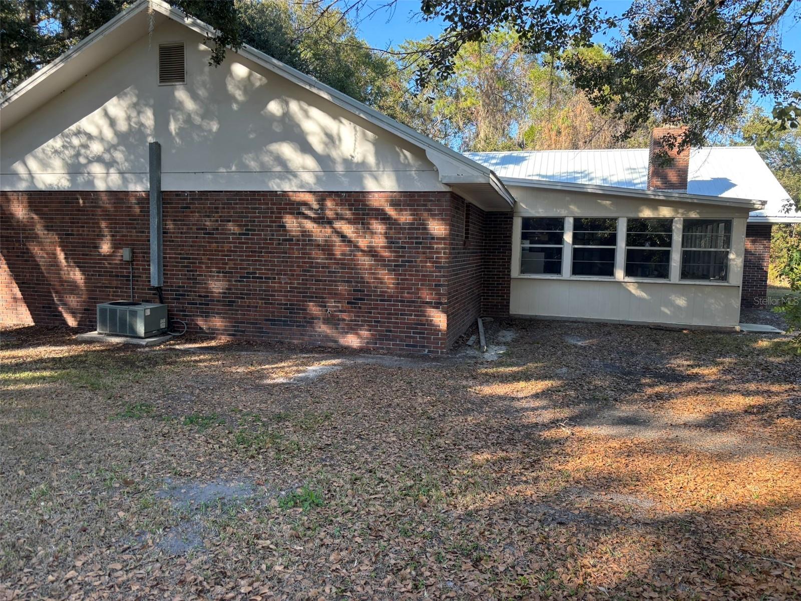 Listing photo id 5 for 4040 Waring Road