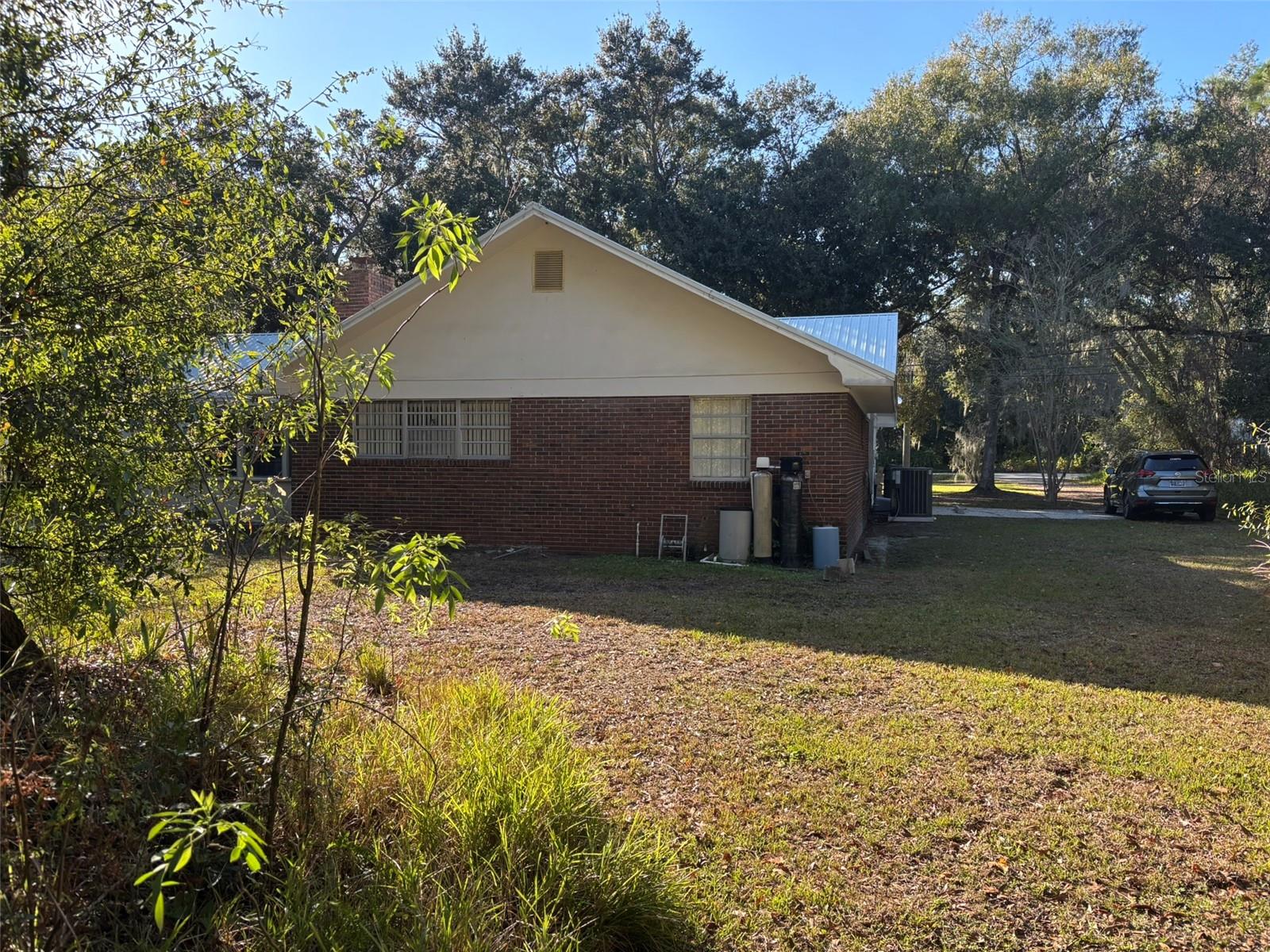 Listing photo id 6 for 4040 Waring Road