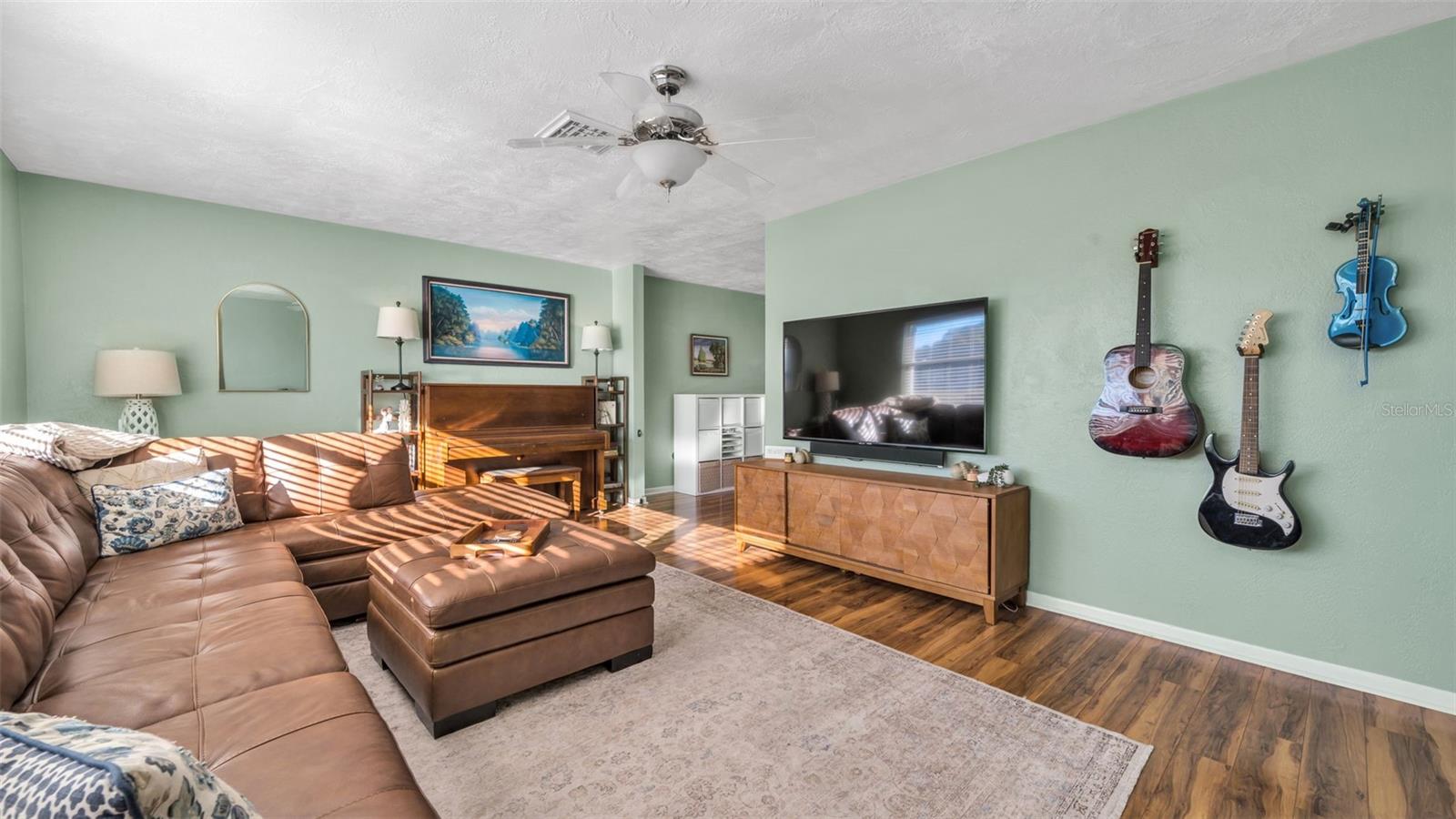 Listing photo id 8 for 2033 58th Lane N