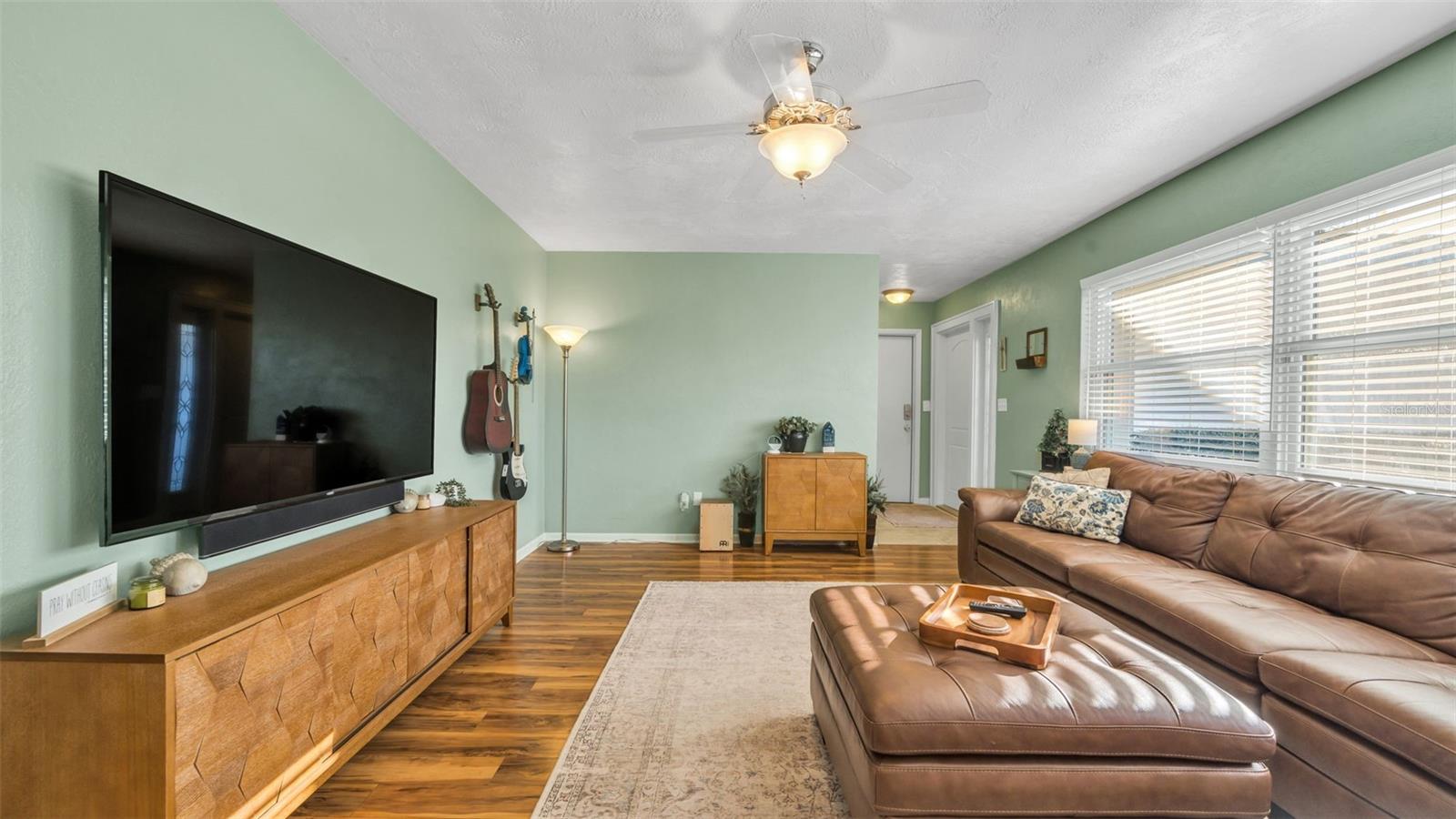 Listing photo id 9 for 2033 58th Lane N