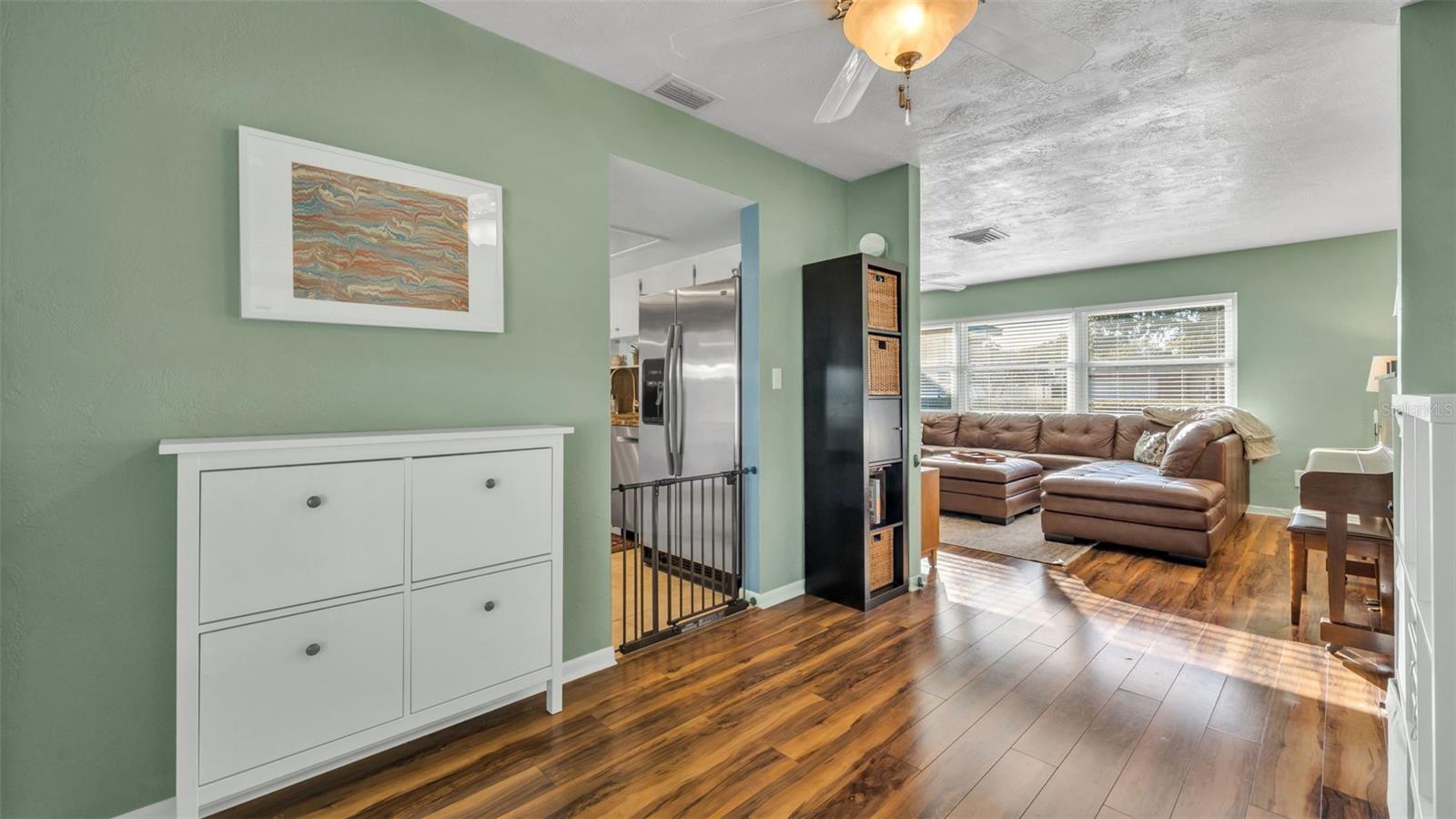 Listing photo id 10 for 2033 58th Lane N