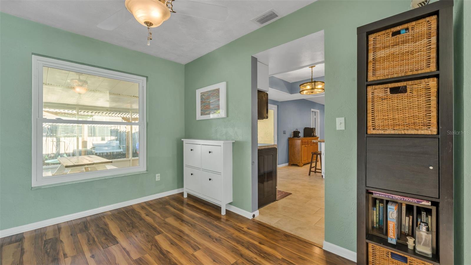 Listing photo id 12 for 2033 58th Lane N