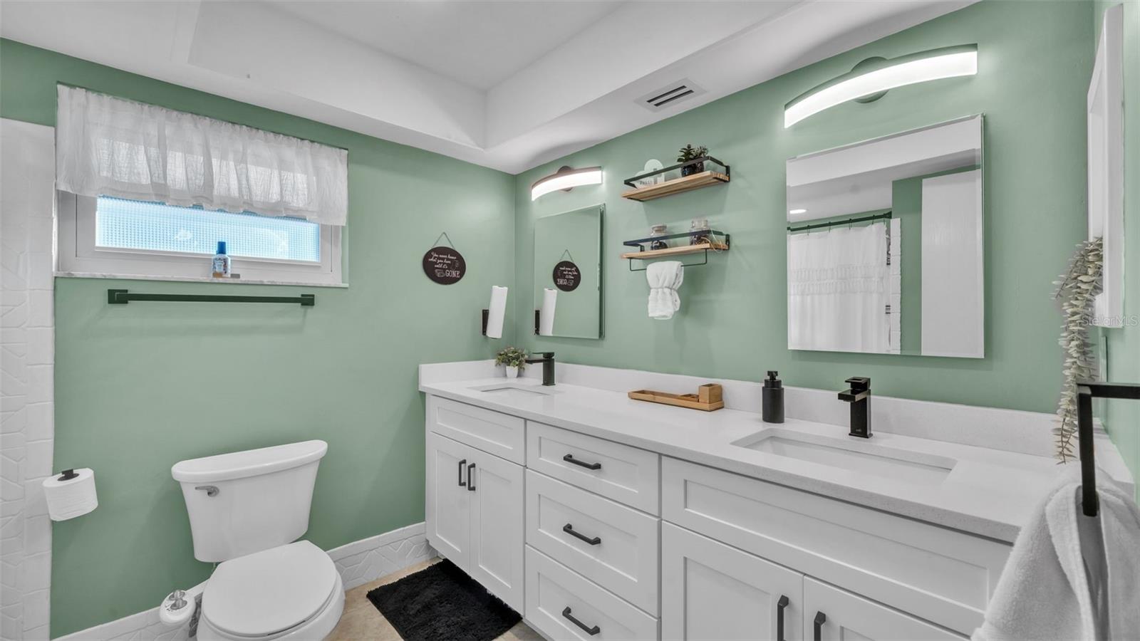 Listing photo id 16 for 2033 58th Lane N