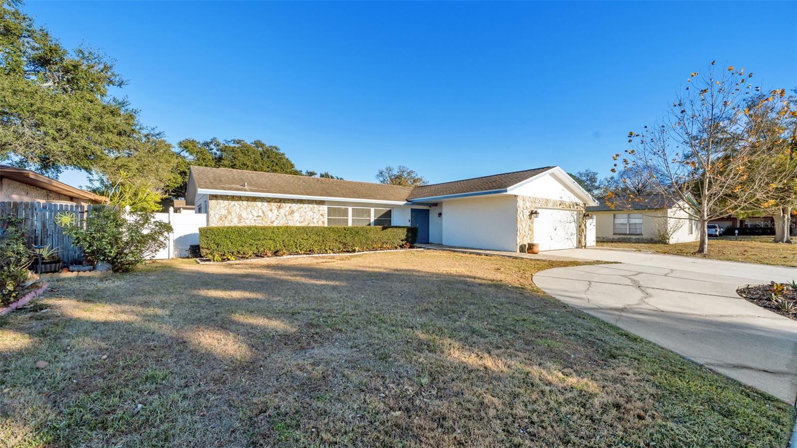 Listing photo id 0 for 2033 58th Lane N