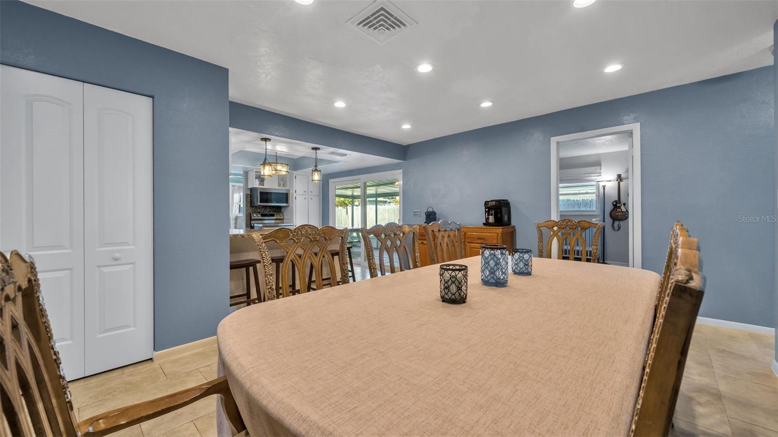 Listing photo id 22 for 2033 58th Lane N