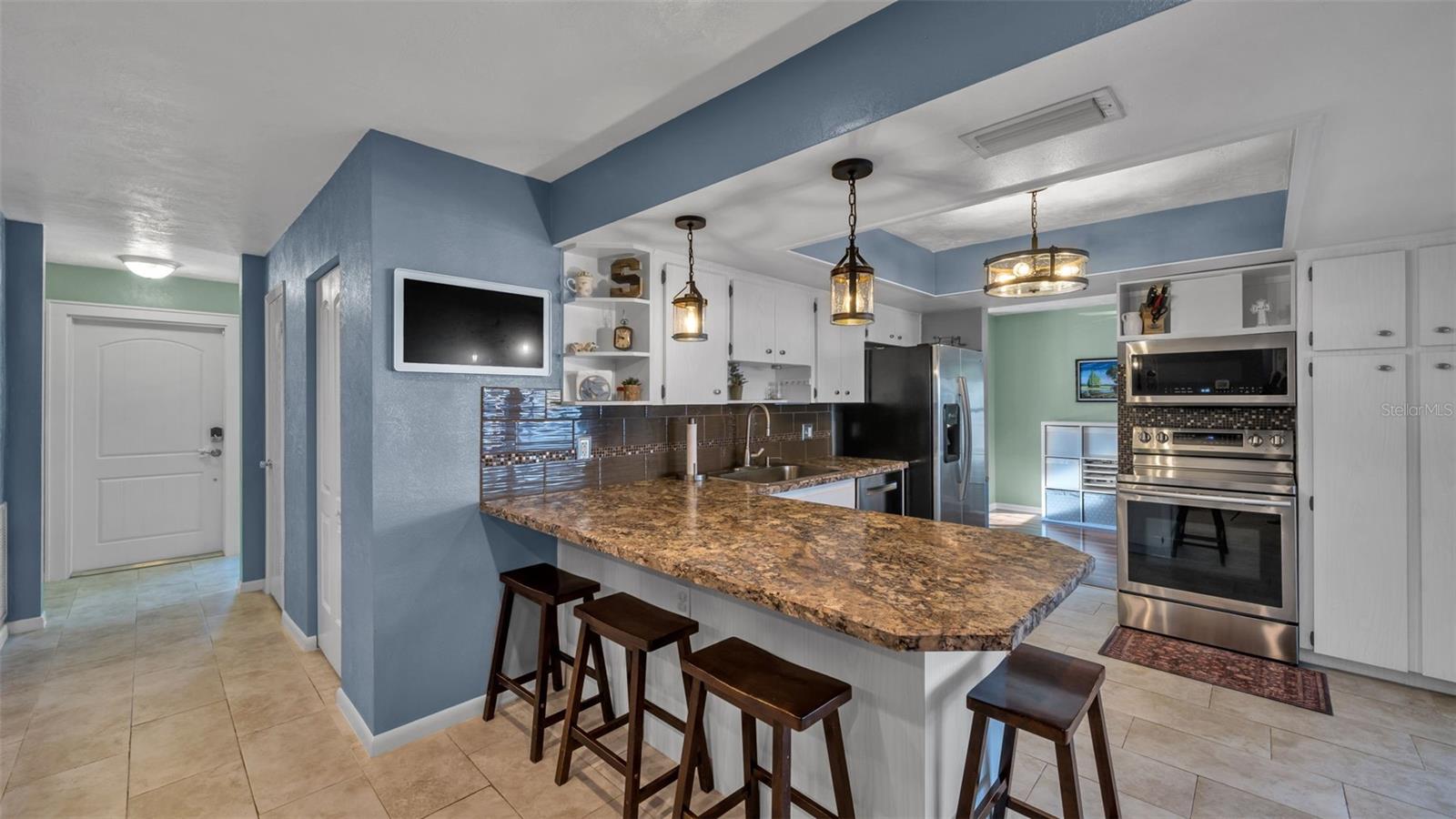 Listing photo id 24 for 2033 58th Lane N