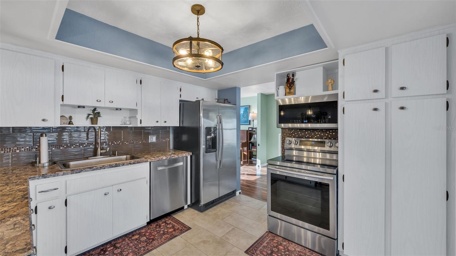 Listing photo id 25 for 2033 58th Lane N