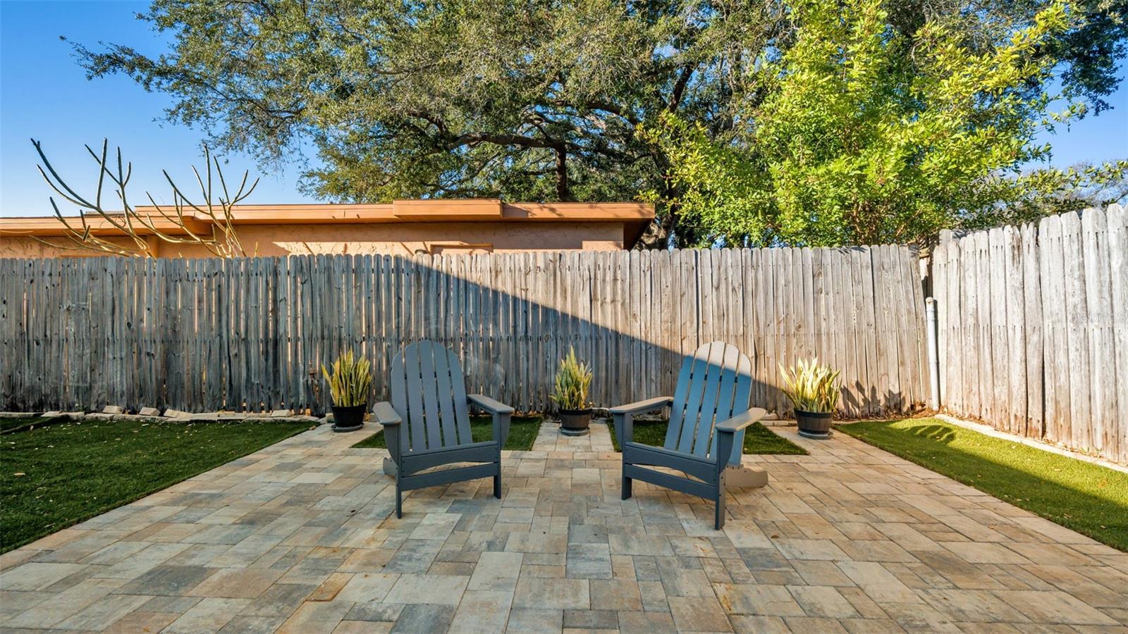 Listing photo id 2 for 2033 58th Lane N