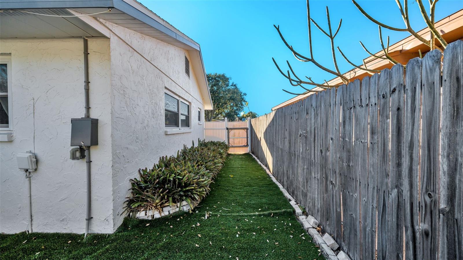 Listing photo id 41 for 2033 58th Lane N