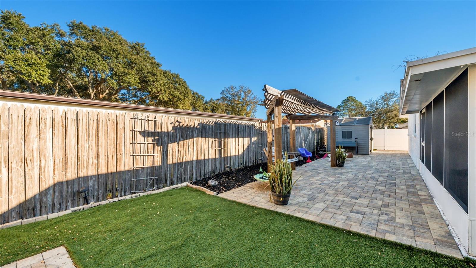 Listing photo id 3 for 2033 58th Lane N