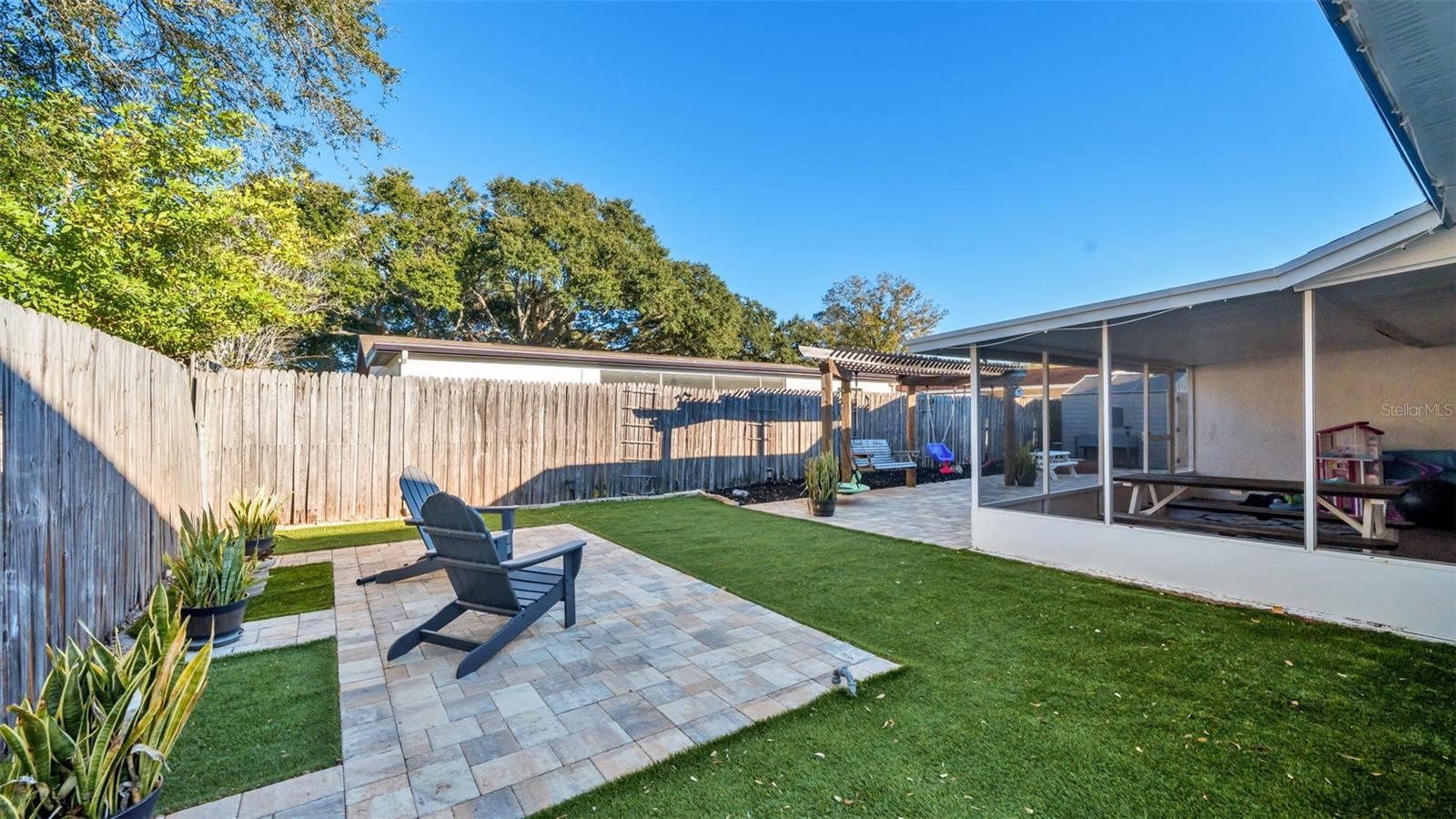 Listing photo id 4 for 2033 58th Lane N