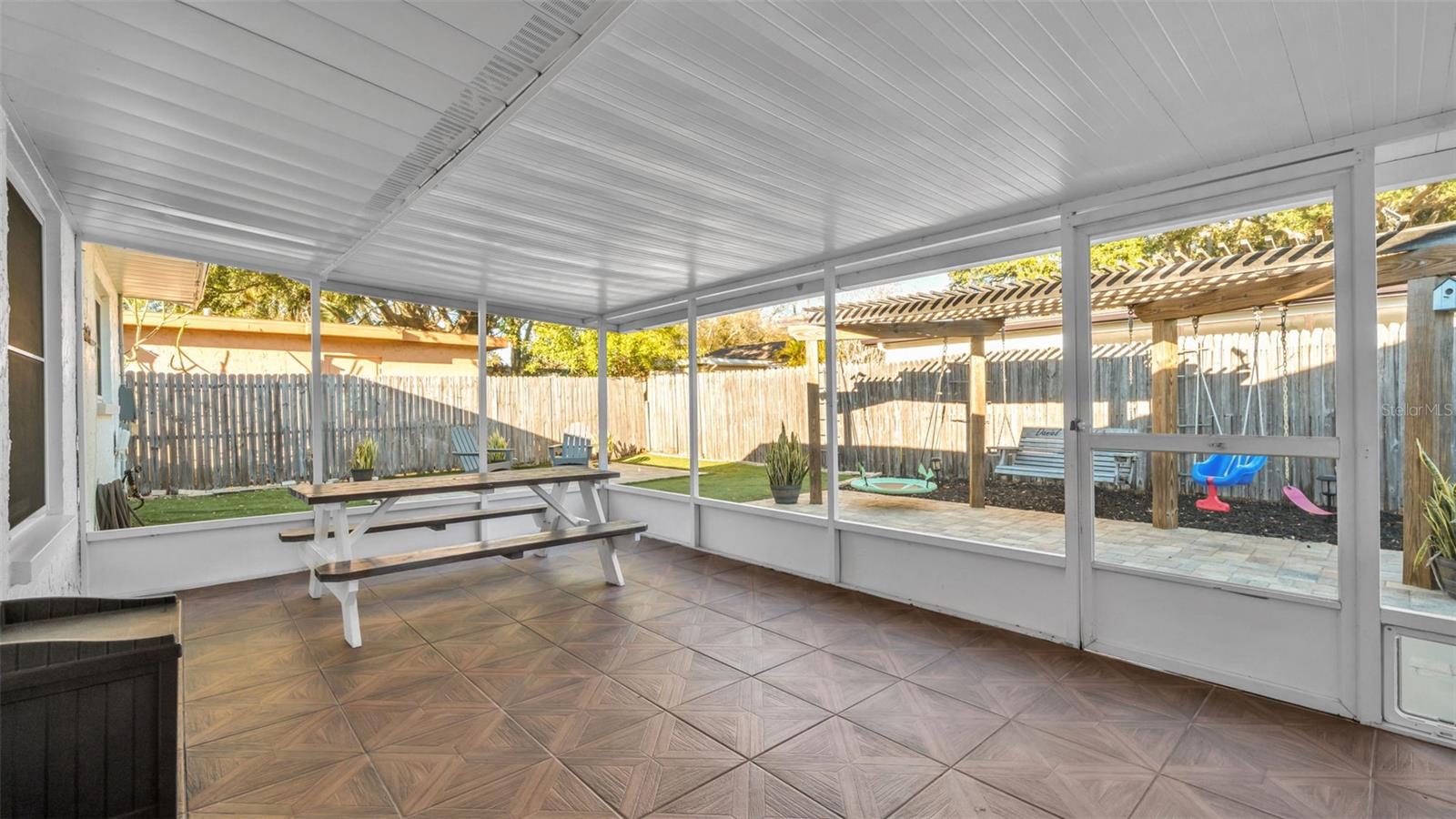 Listing photo id 5 for 2033 58th Lane N