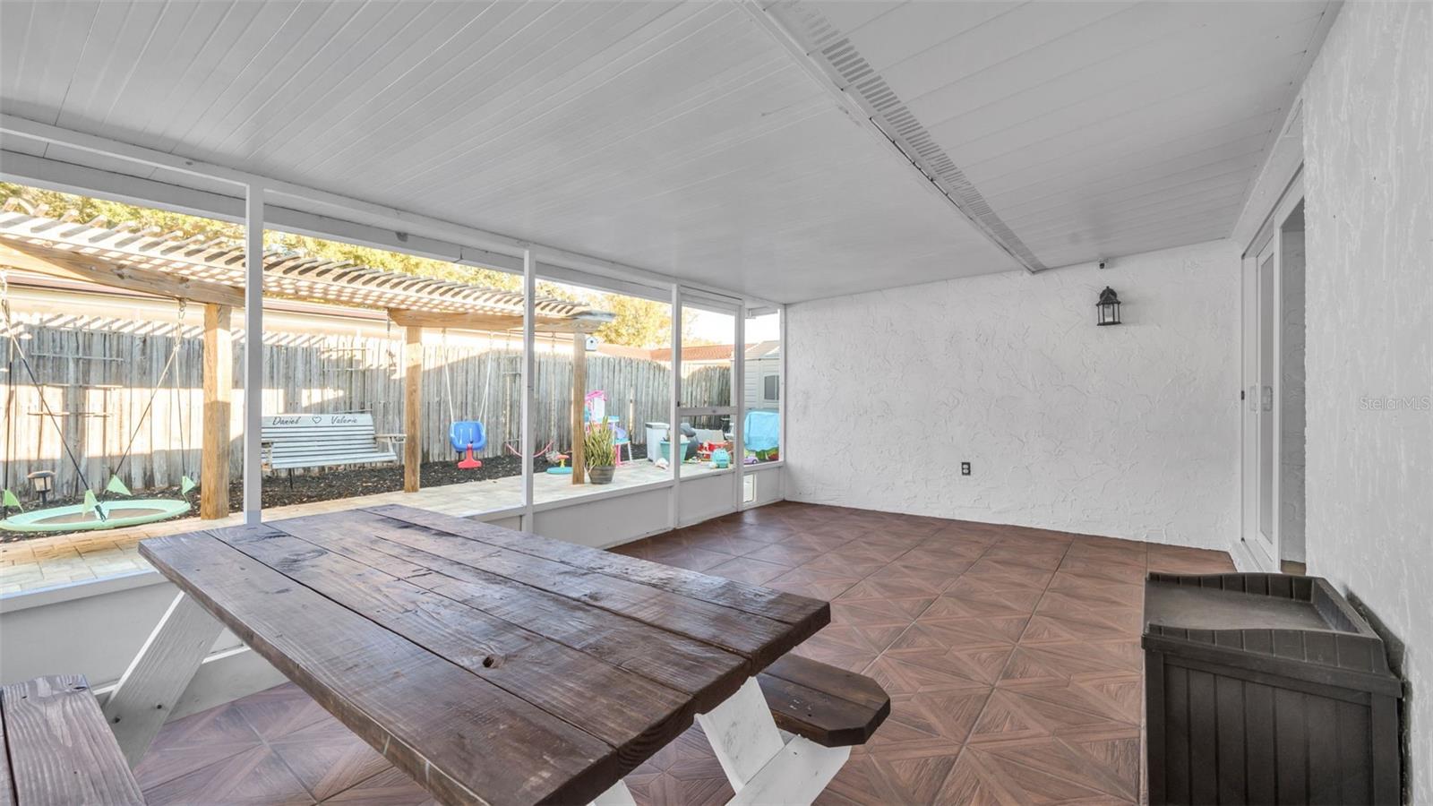 Listing photo id 6 for 2033 58th Lane N