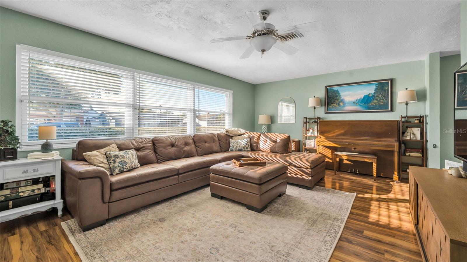 Listing photo id 7 for 2033 58th Lane N