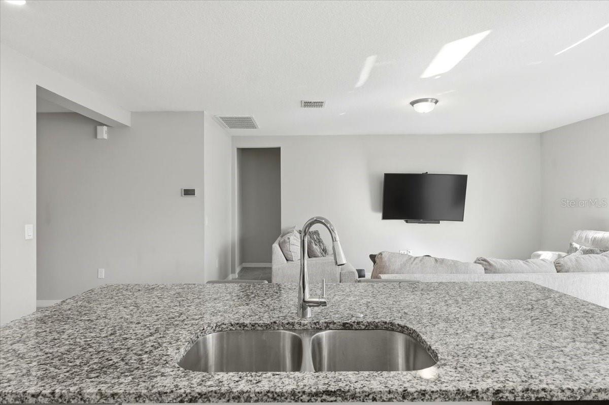 Image 10 of 41 For 1015 Kobuk Street