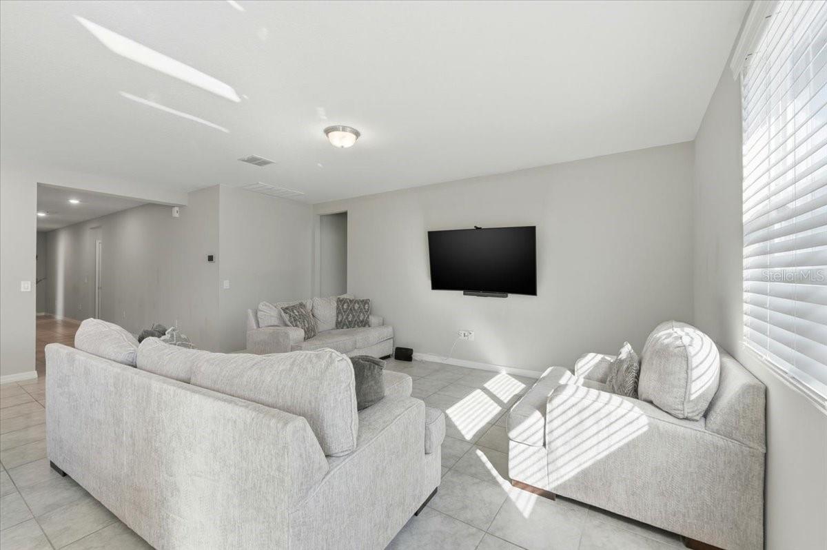 Image 7 of 41 For 1015 Kobuk Street