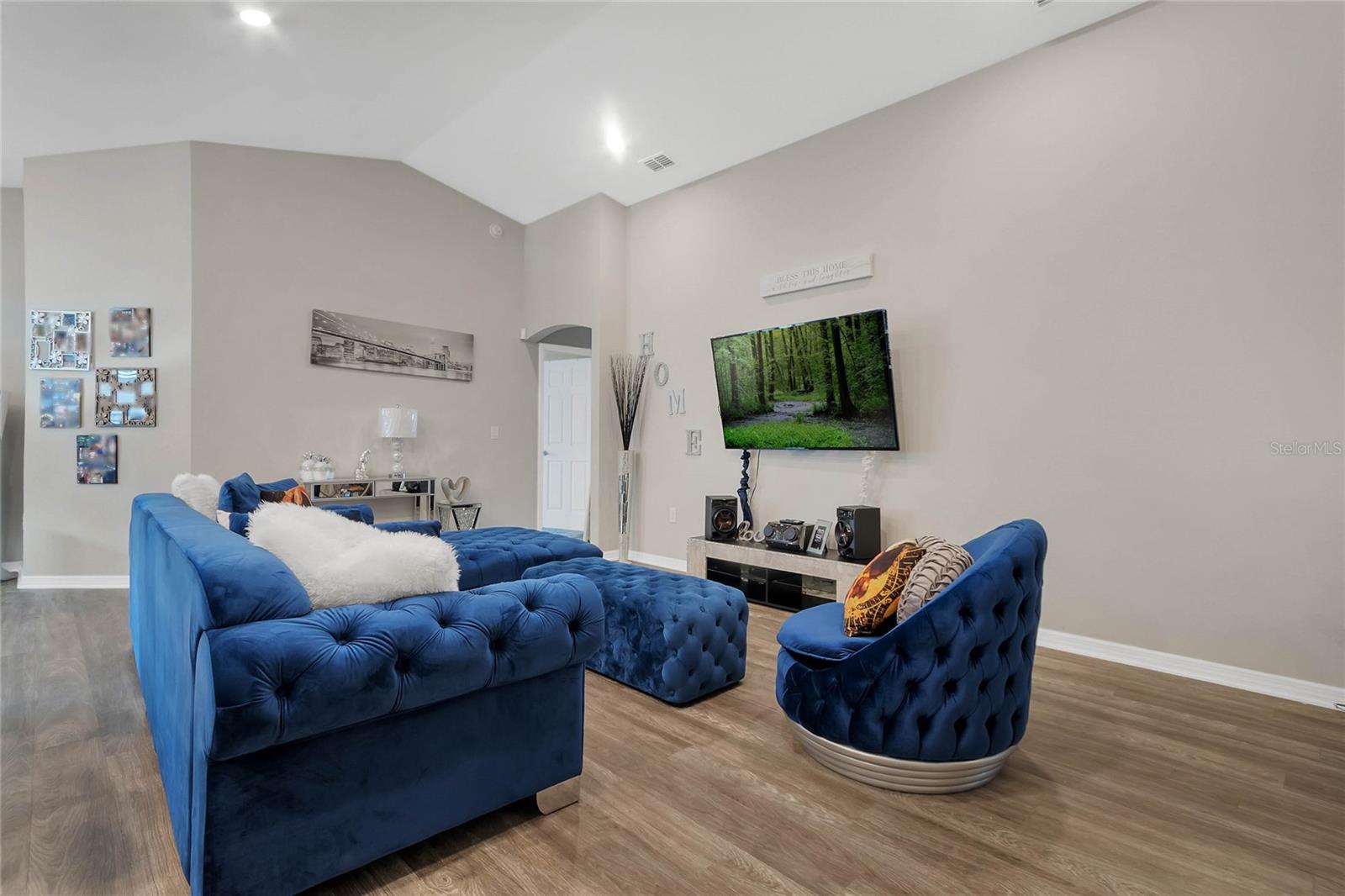 Image 5 of 31 For 1042 Corso Drive