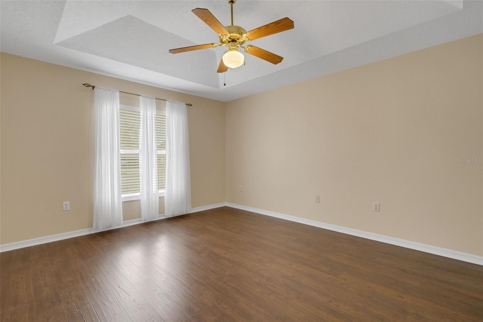 Image 20 of 42 For 654 Lake Clark Place