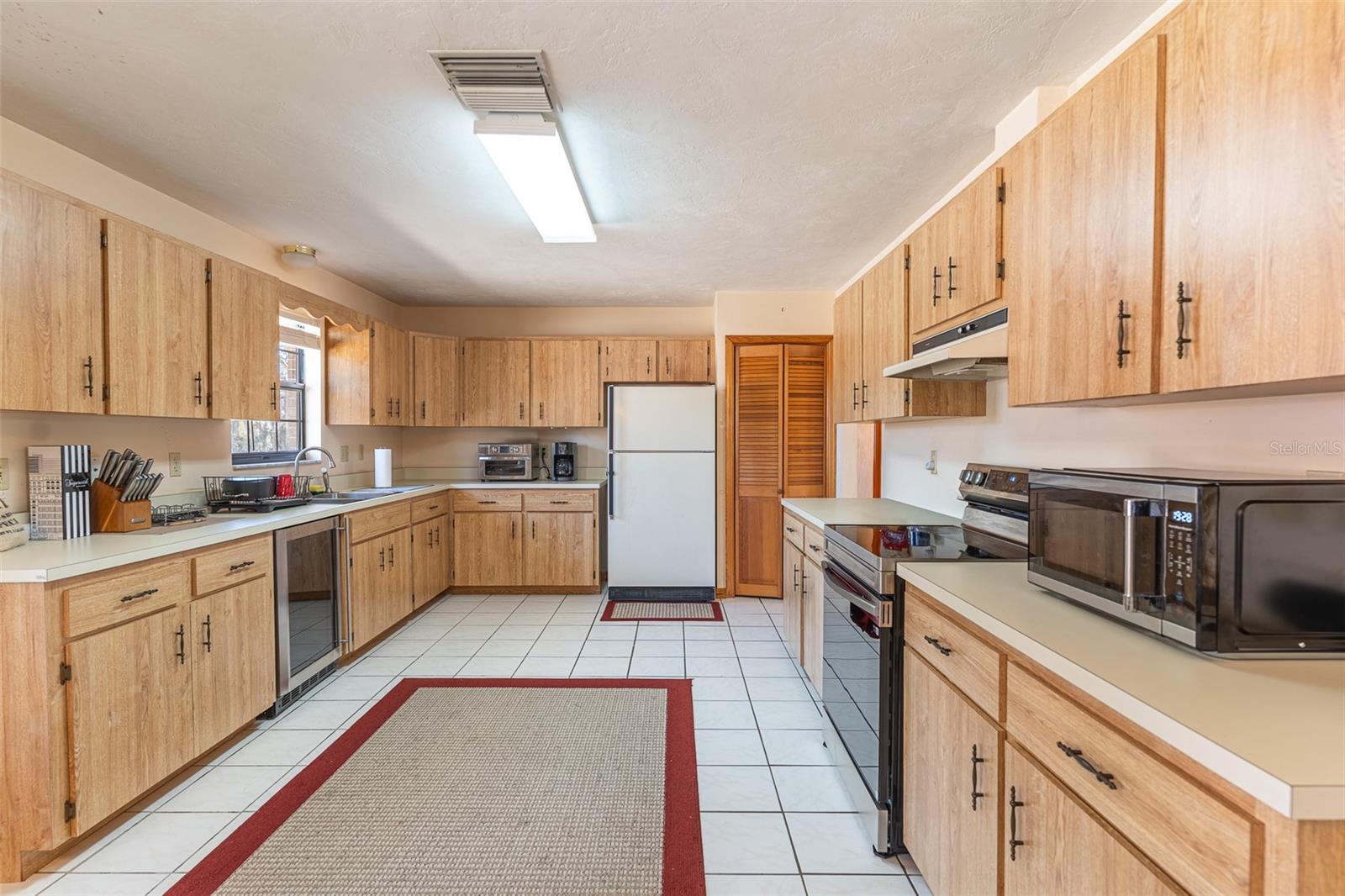 Image 2 of 27 For 3117 Glacier Avenue