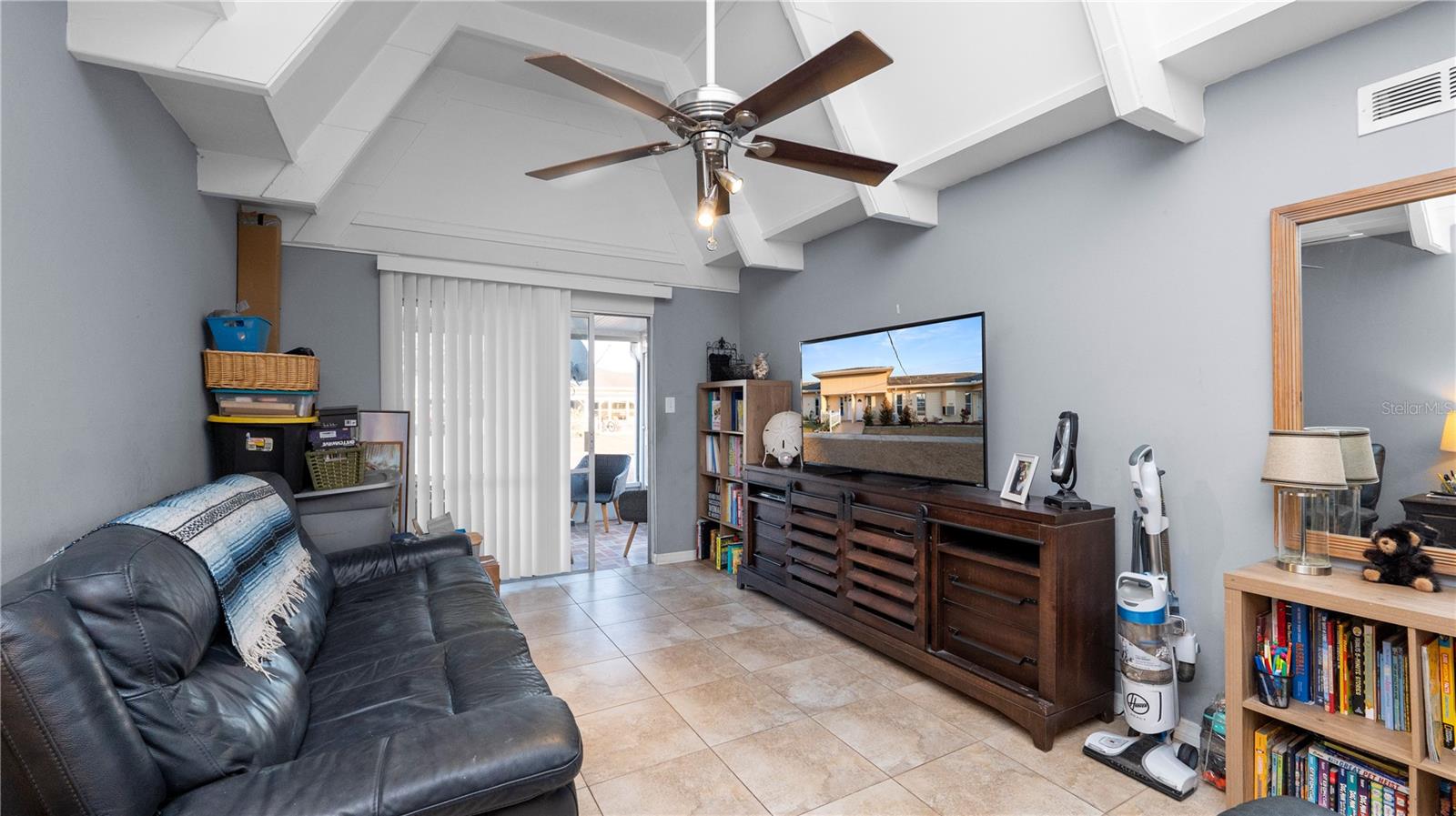 Image 11 of 39 For 4311 Club Circle