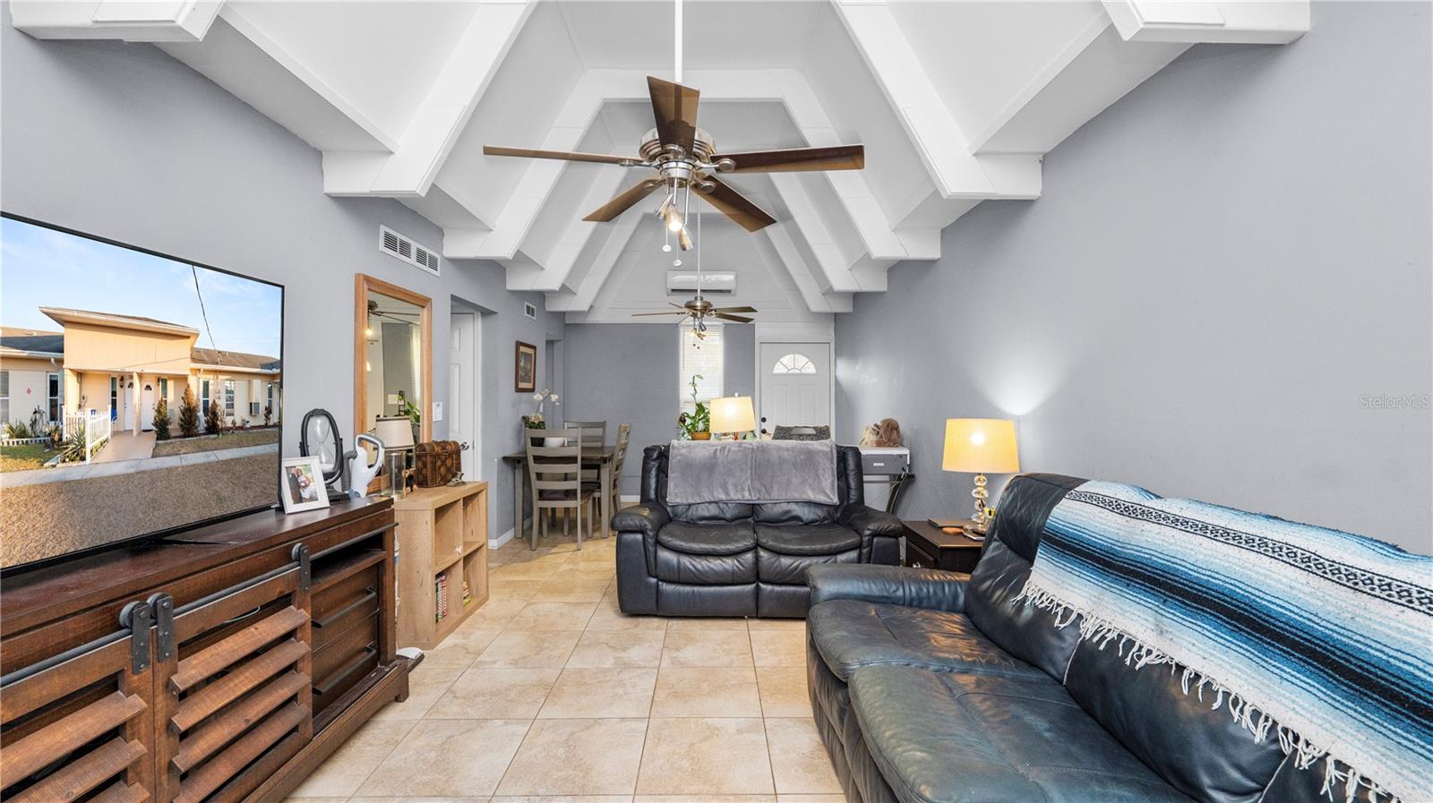 Image 12 of 39 For 4311 Club Circle