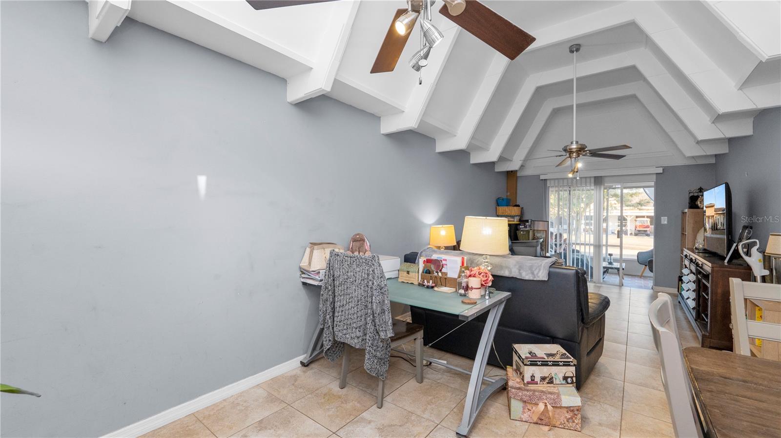 Image 6 of 39 For 4311 Club Circle