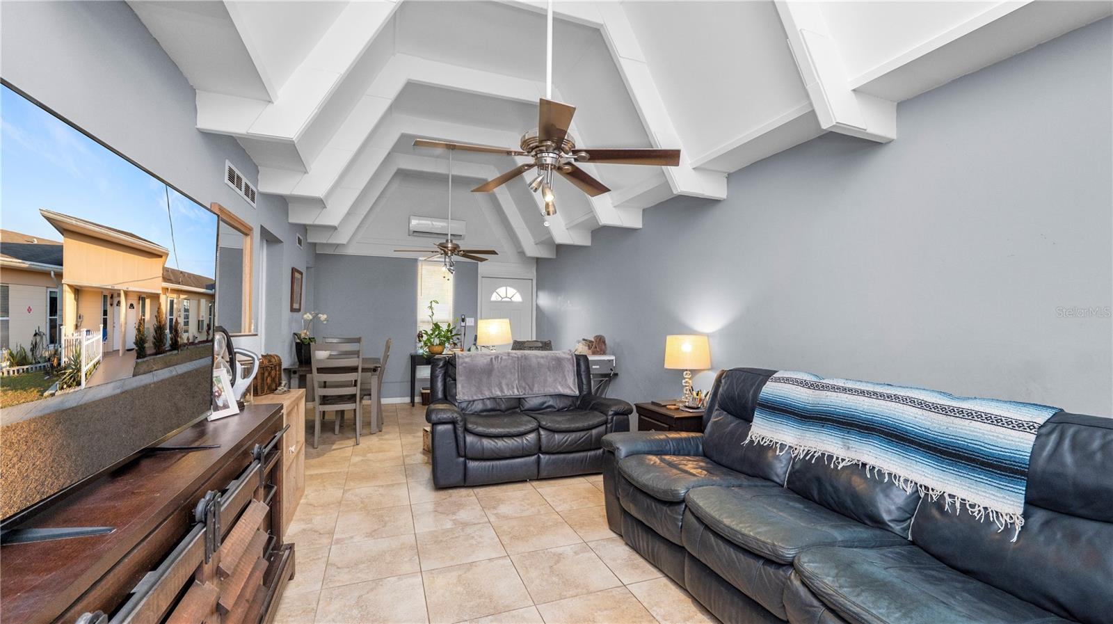 Image 8 of 39 For 4311 Club Circle