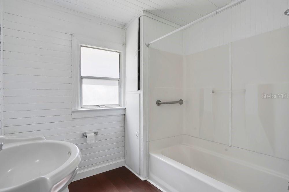 Image 18 of 37 For 2905 Paul Buchman Highway