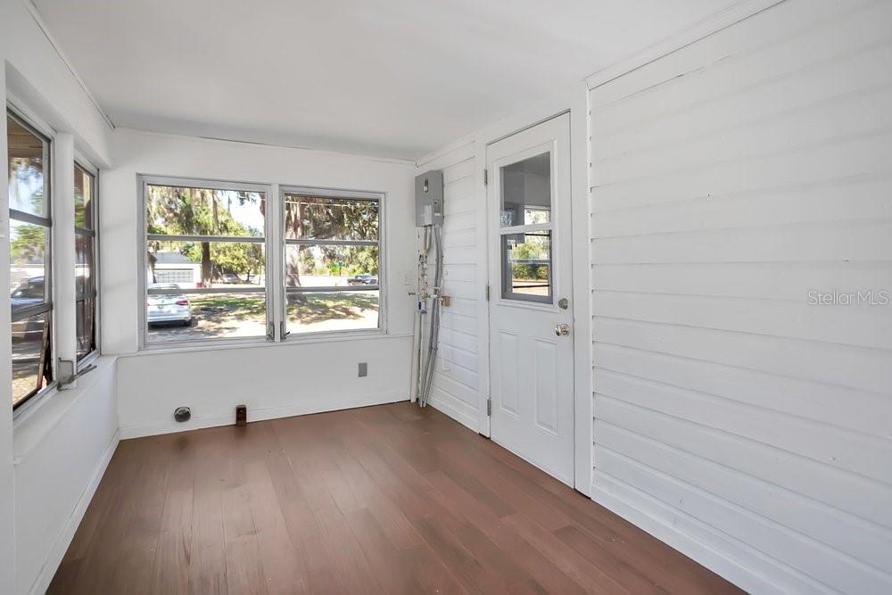 Image 23 of 37 For 2905 Paul Buchman Highway