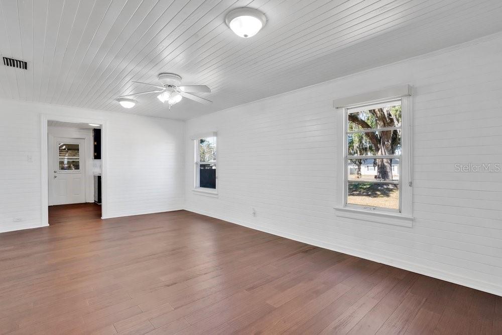 Image 7 of 37 For 2905 Paul Buchman Highway