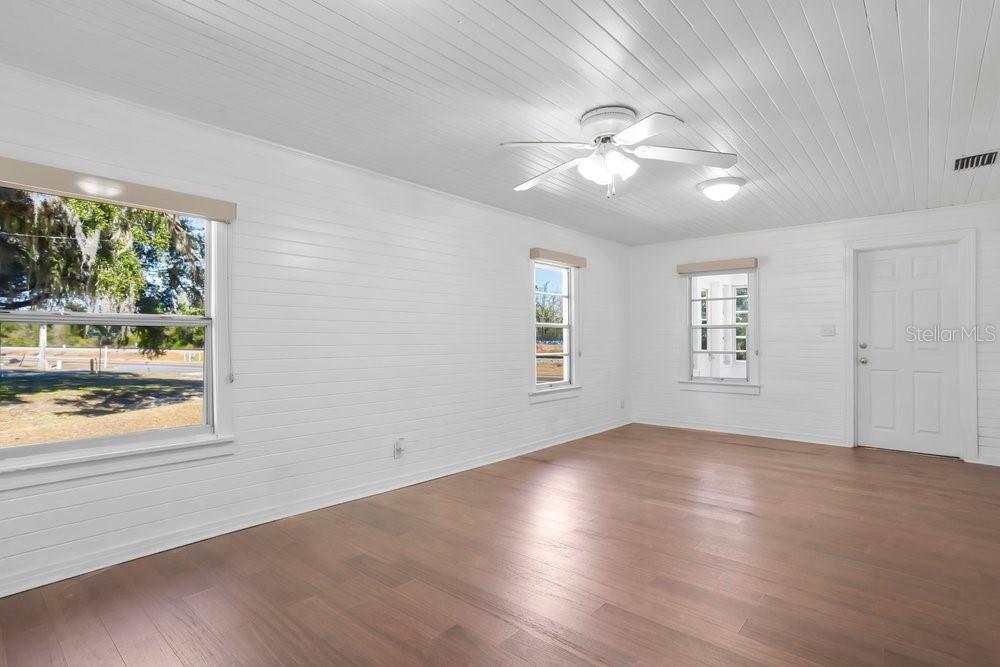 Image 9 of 37 For 2905 Paul Buchman Highway