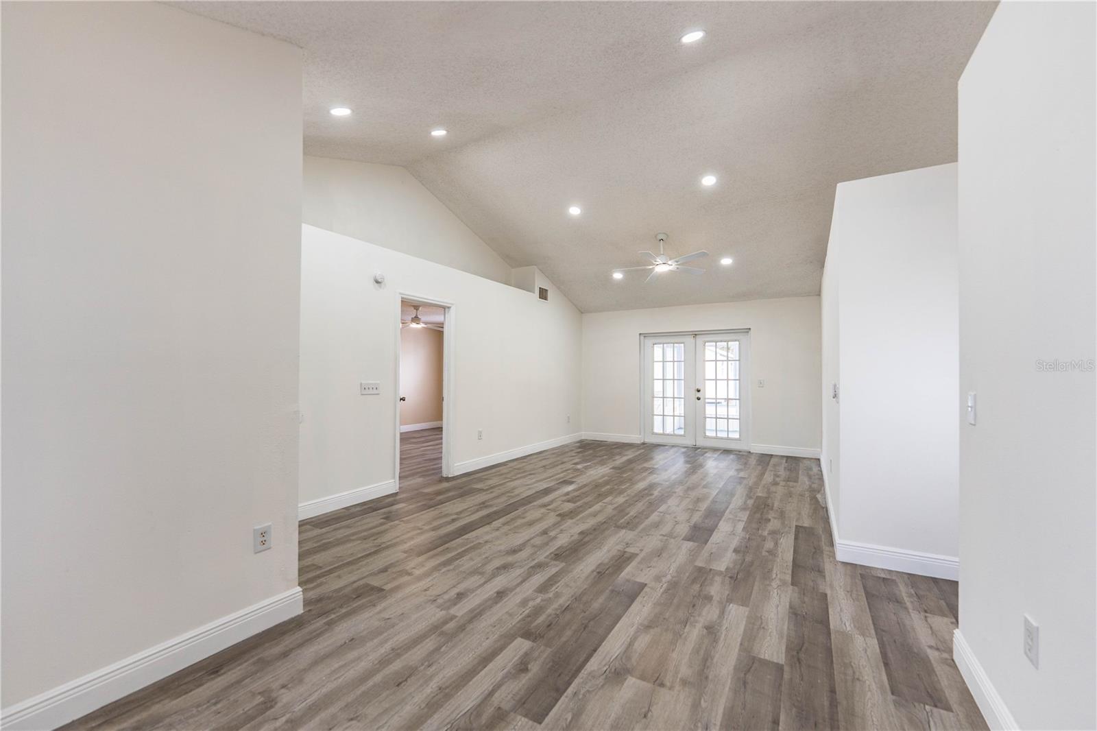 Image 16 of 68 For 413 Vineyard Drive