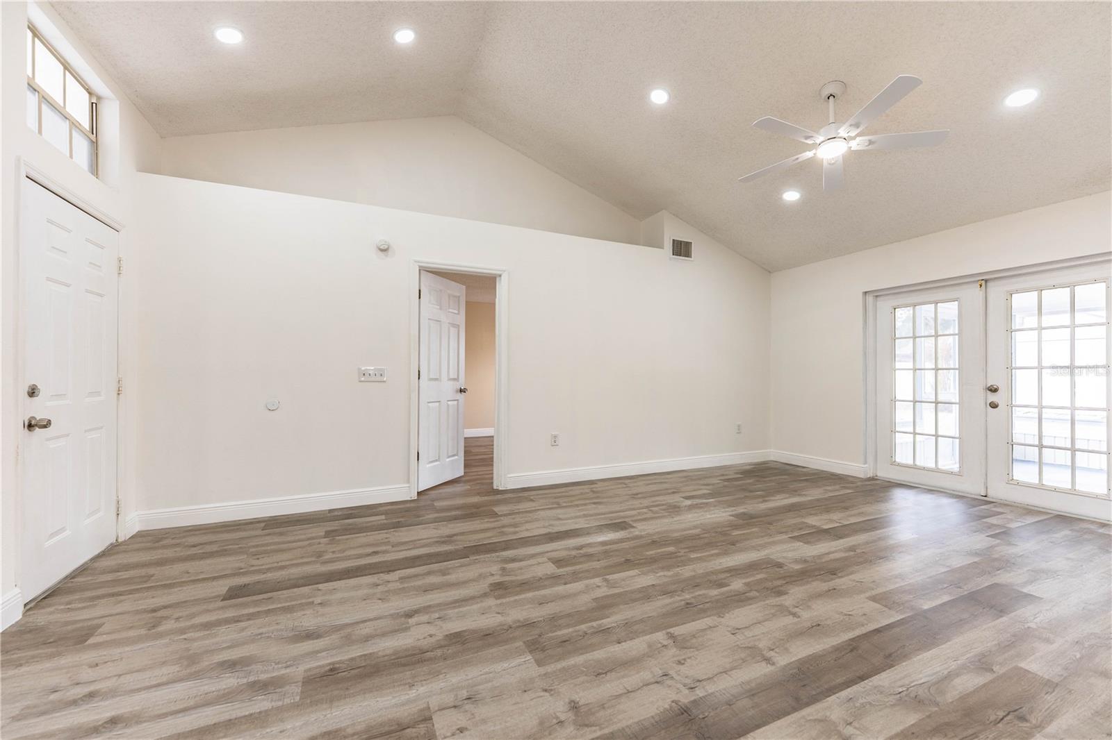 Image 19 of 68 For 413 Vineyard Drive