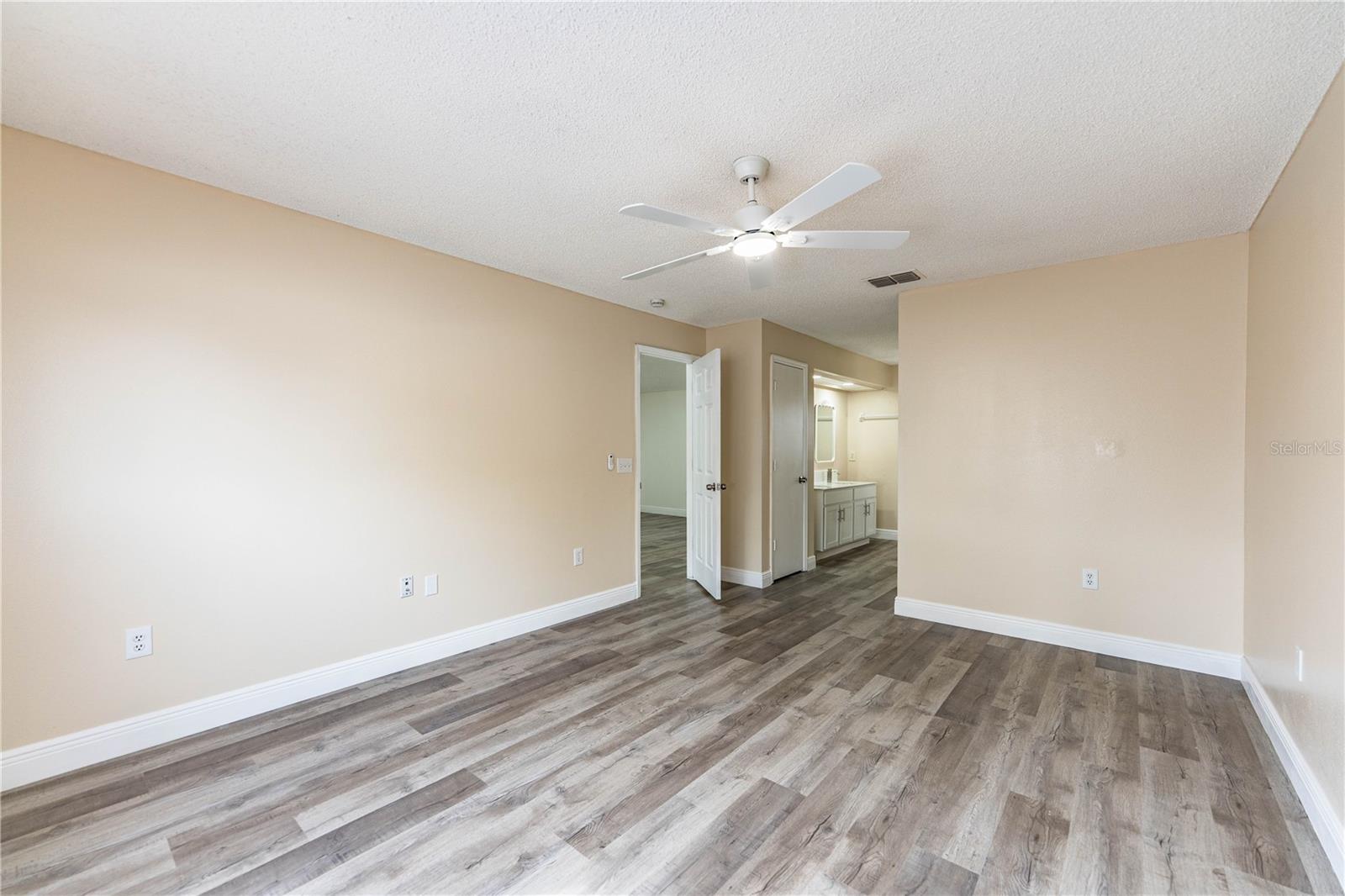 Image 20 of 68 For 413 Vineyard Drive