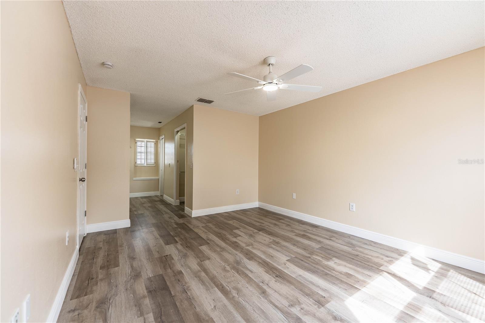 Image 22 of 68 For 413 Vineyard Drive