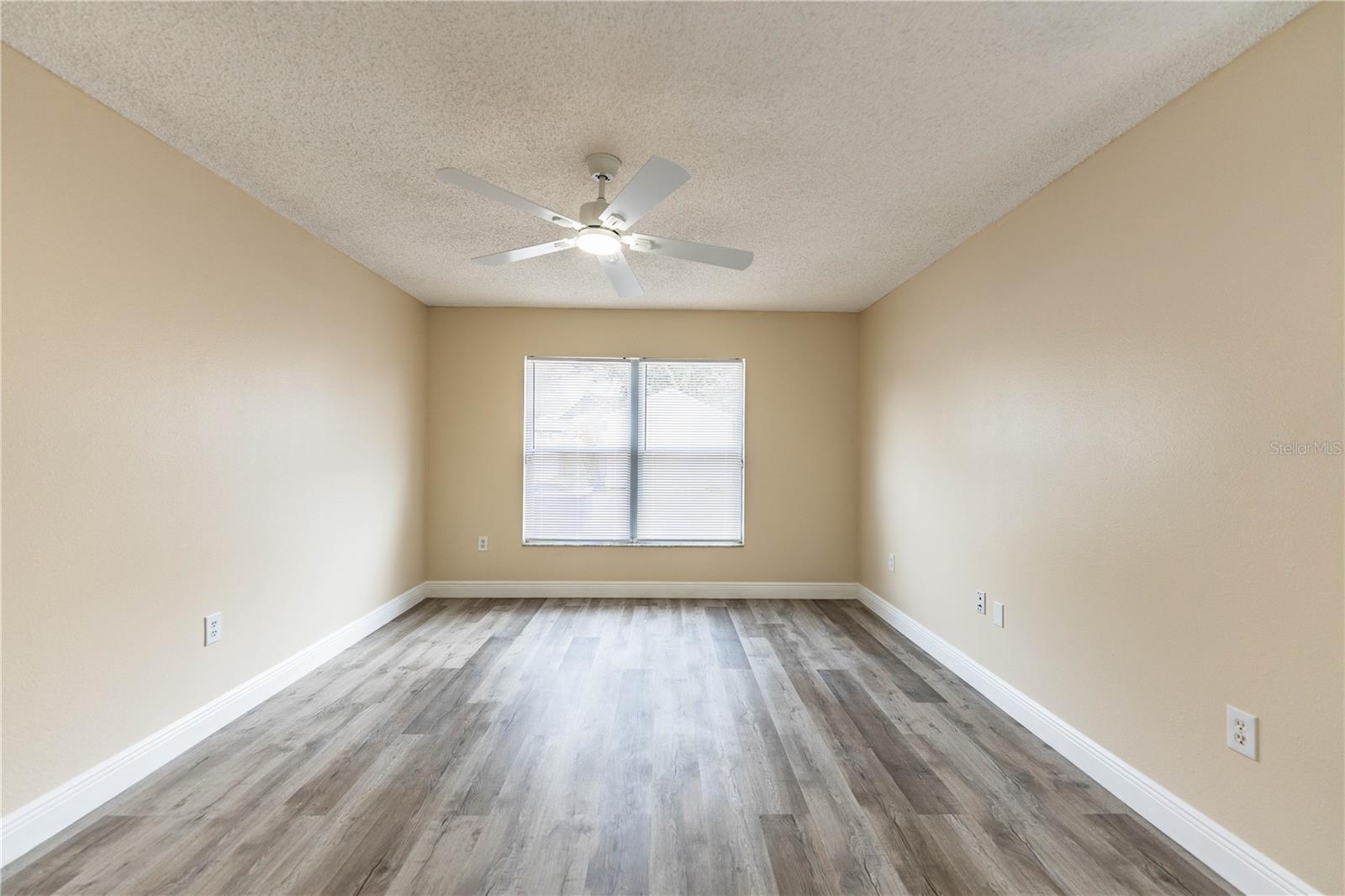 Image 23 of 68 For 413 Vineyard Drive