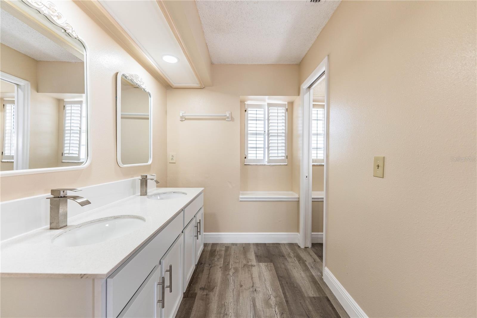 Image 25 of 68 For 413 Vineyard Drive