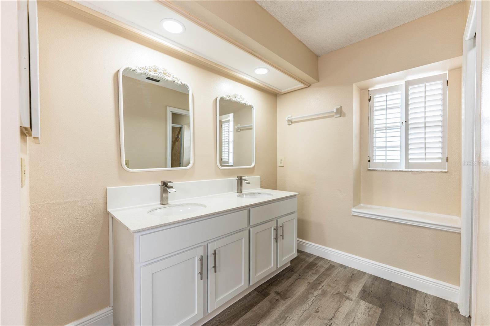 Image 26 of 68 For 413 Vineyard Drive