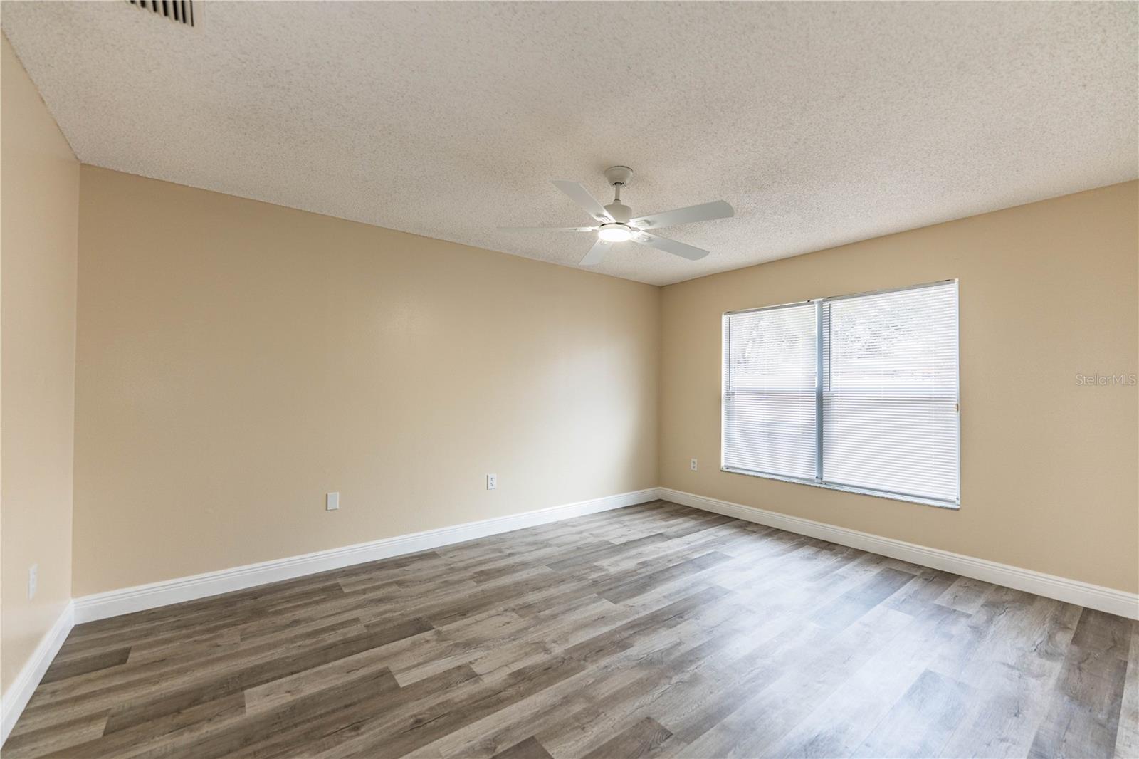 Image 34 of 68 For 413 Vineyard Drive