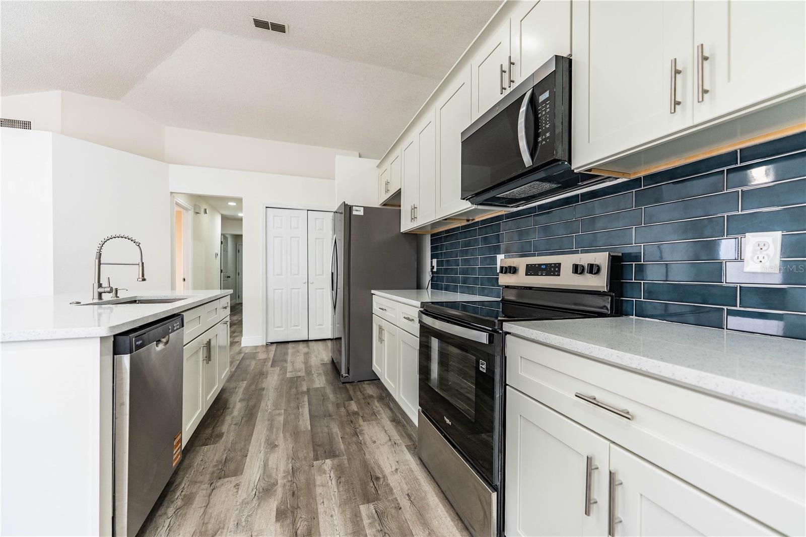 Image 7 of 68 For 413 Vineyard Drive