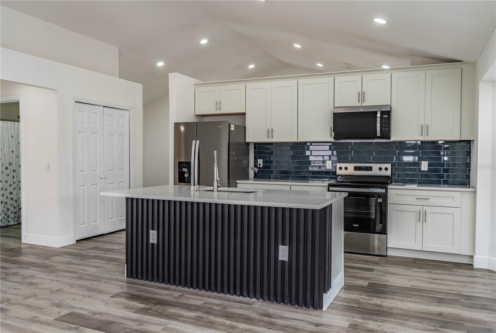 Image 9 of 68 For 413 Vineyard Drive