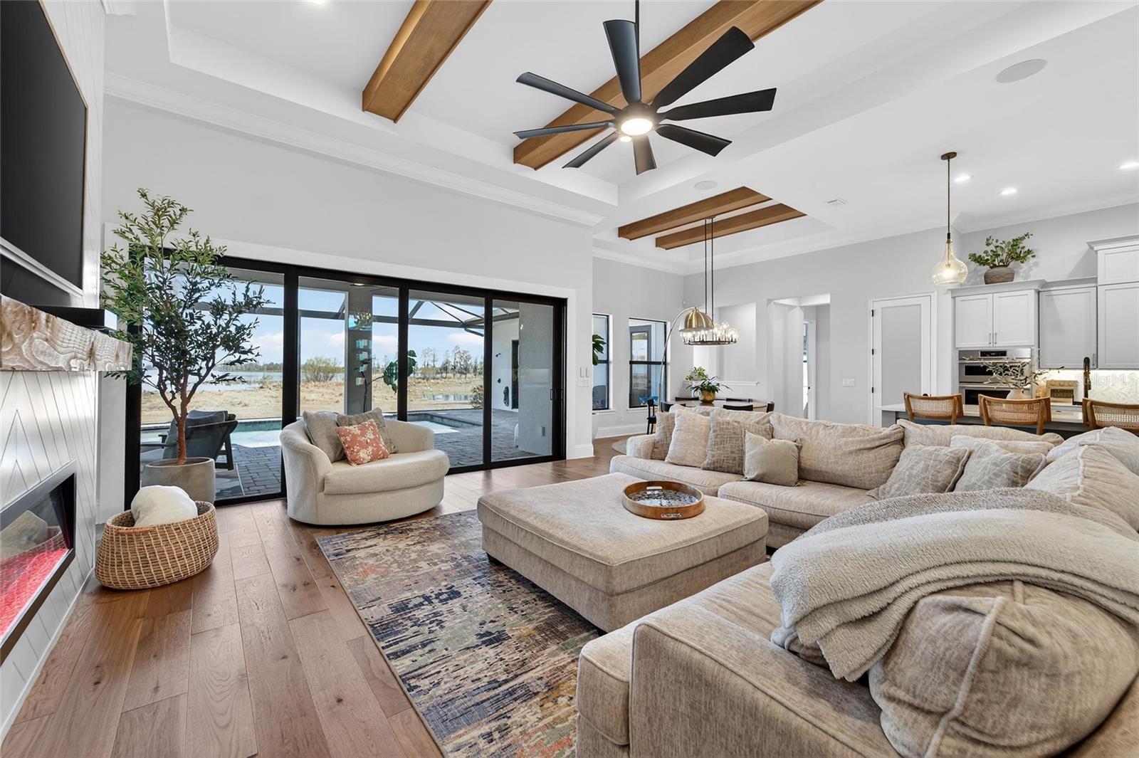 Listing photo id 8 for 5264 Riverlake Drive