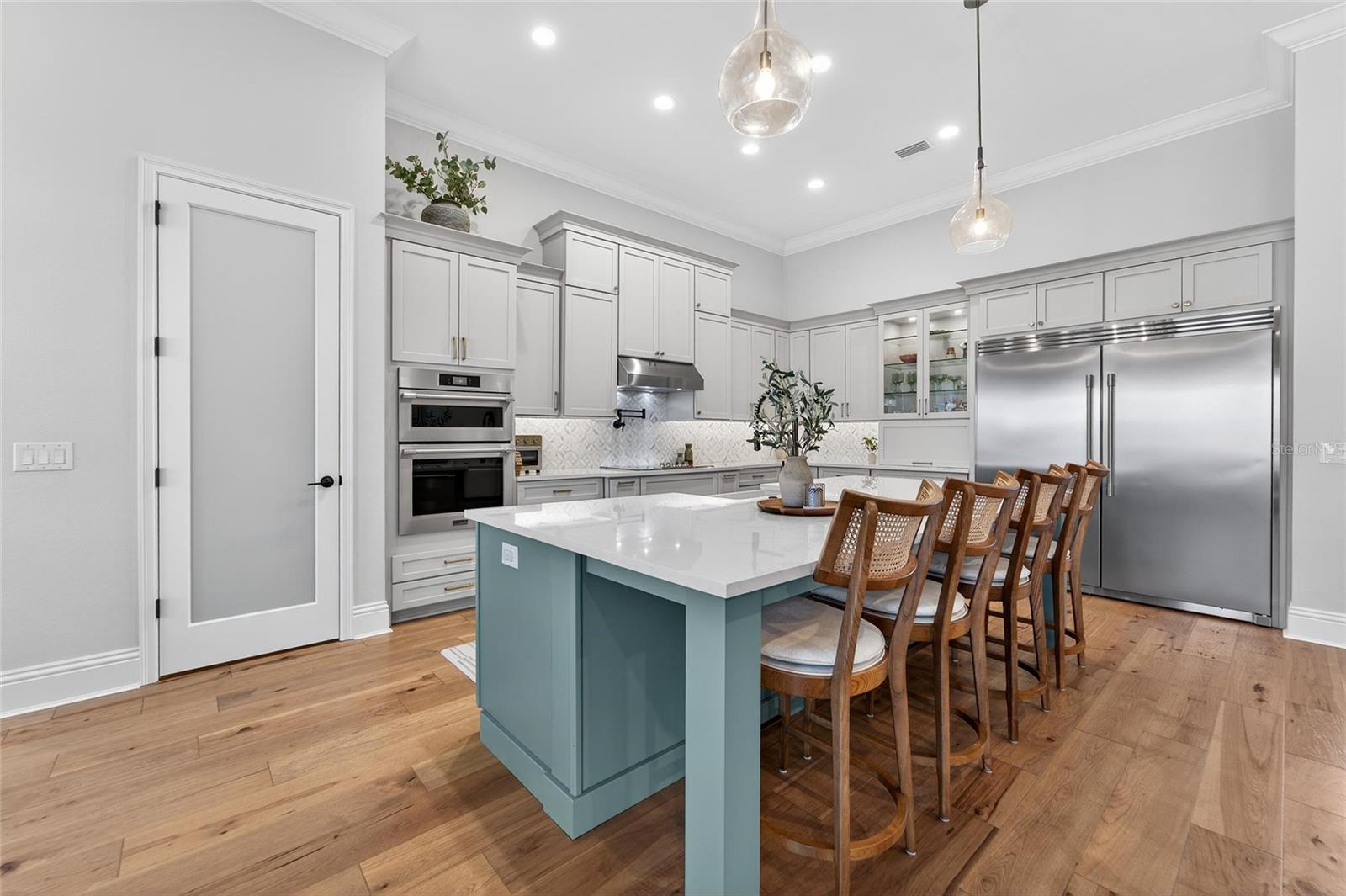 Listing photo id 13 for 5264 Riverlake Drive