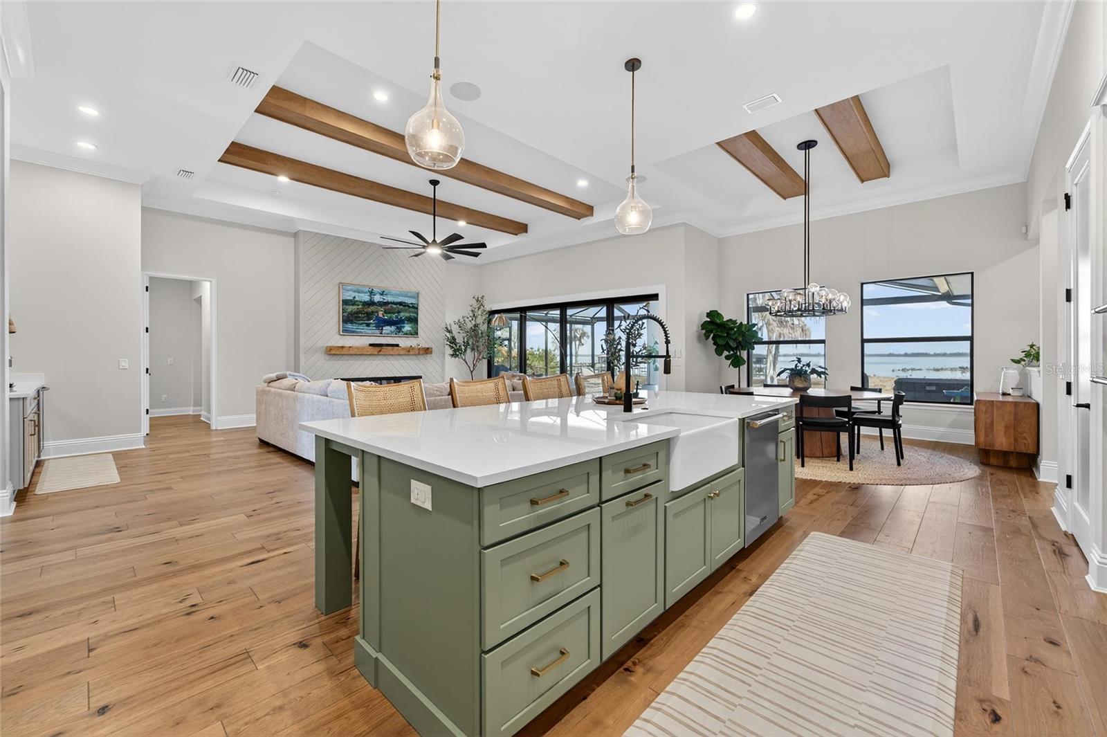 Listing photo id 16 for 5264 Riverlake Drive