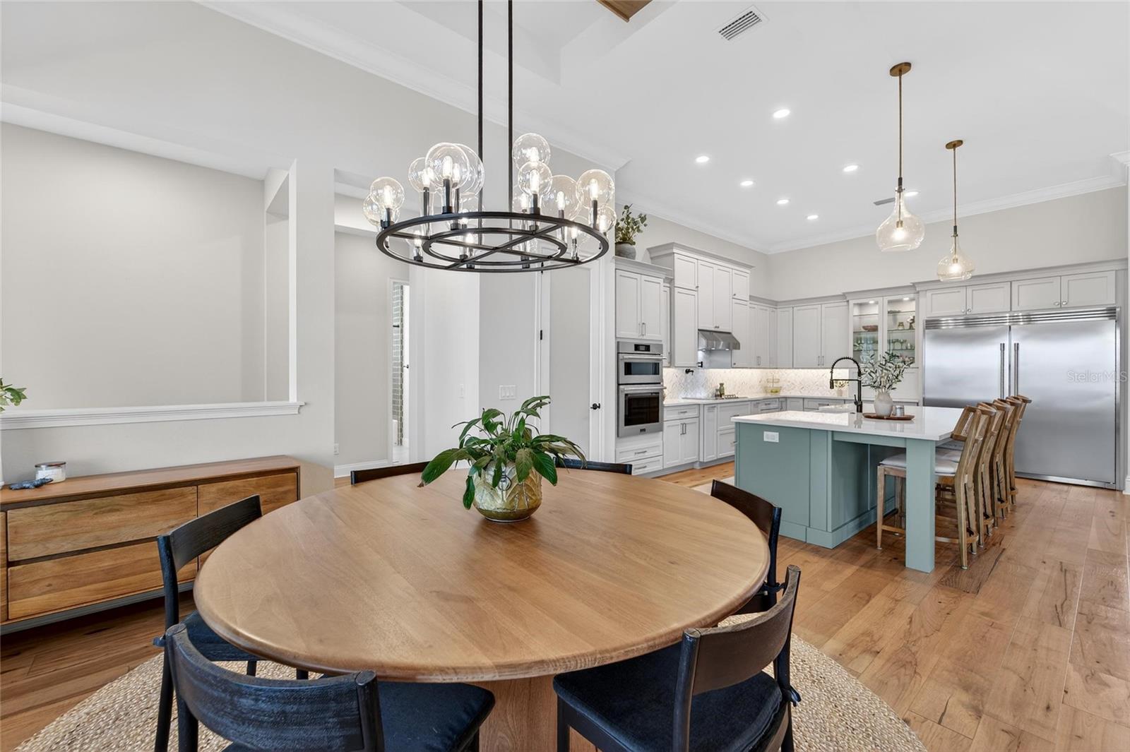 Listing photo id 25 for 5264 Riverlake Drive