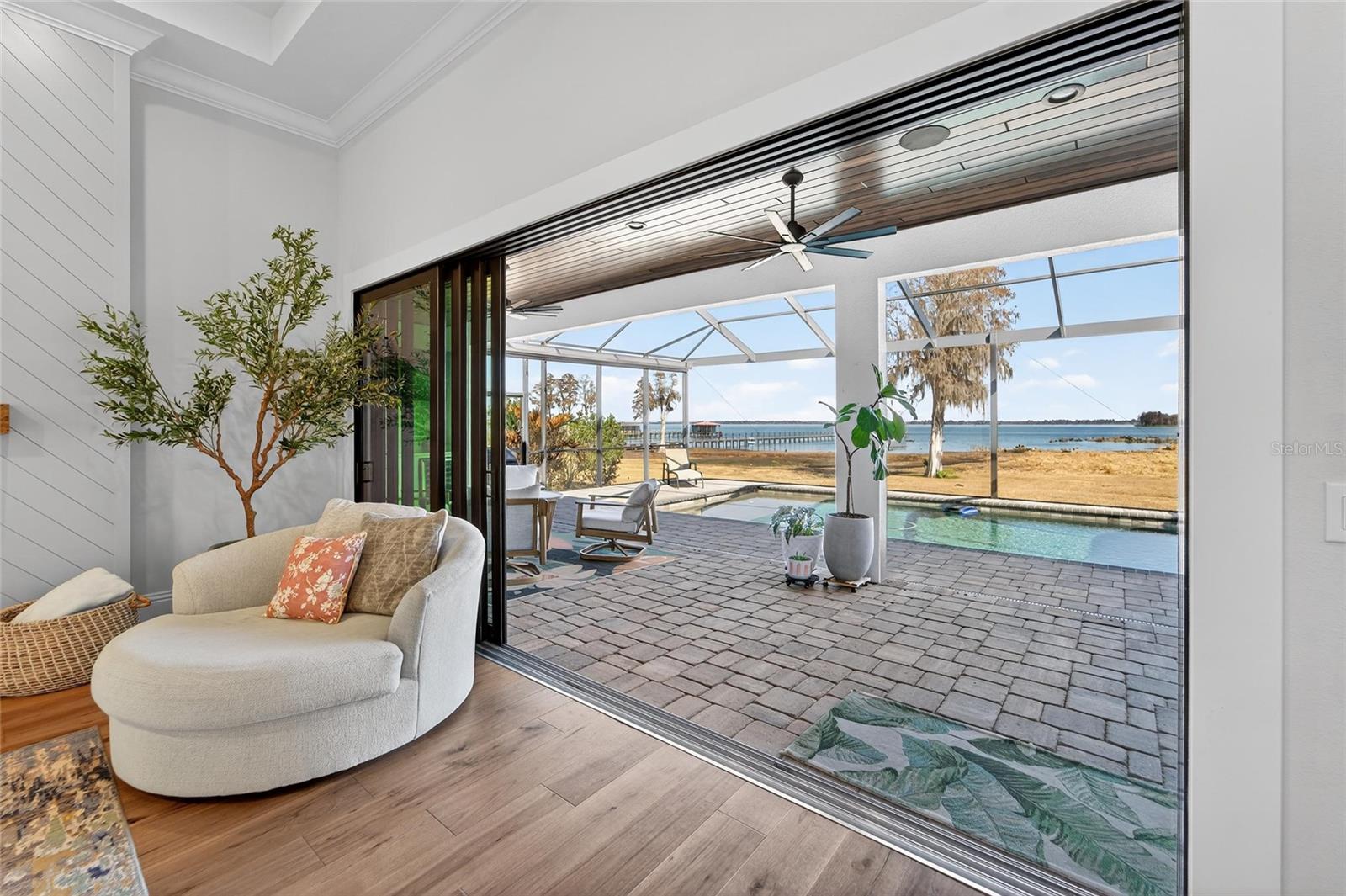 Listing photo id 28 for 5264 Riverlake Drive