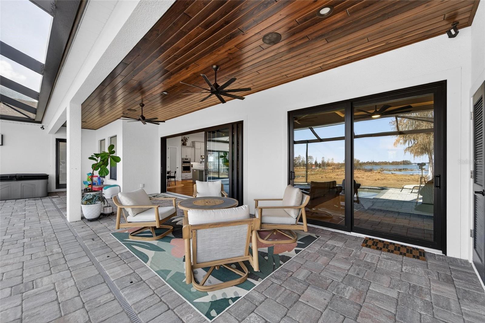 Listing photo id 33 for 5264 Riverlake Drive