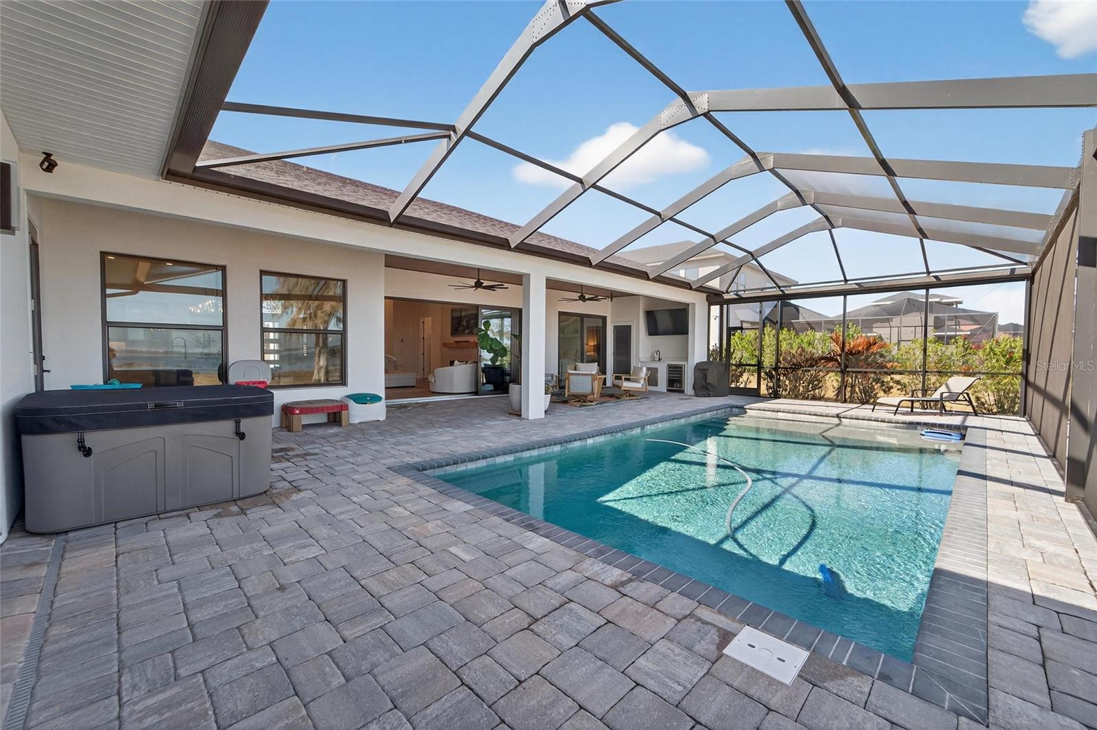 Listing photo id 37 for 5264 Riverlake Drive