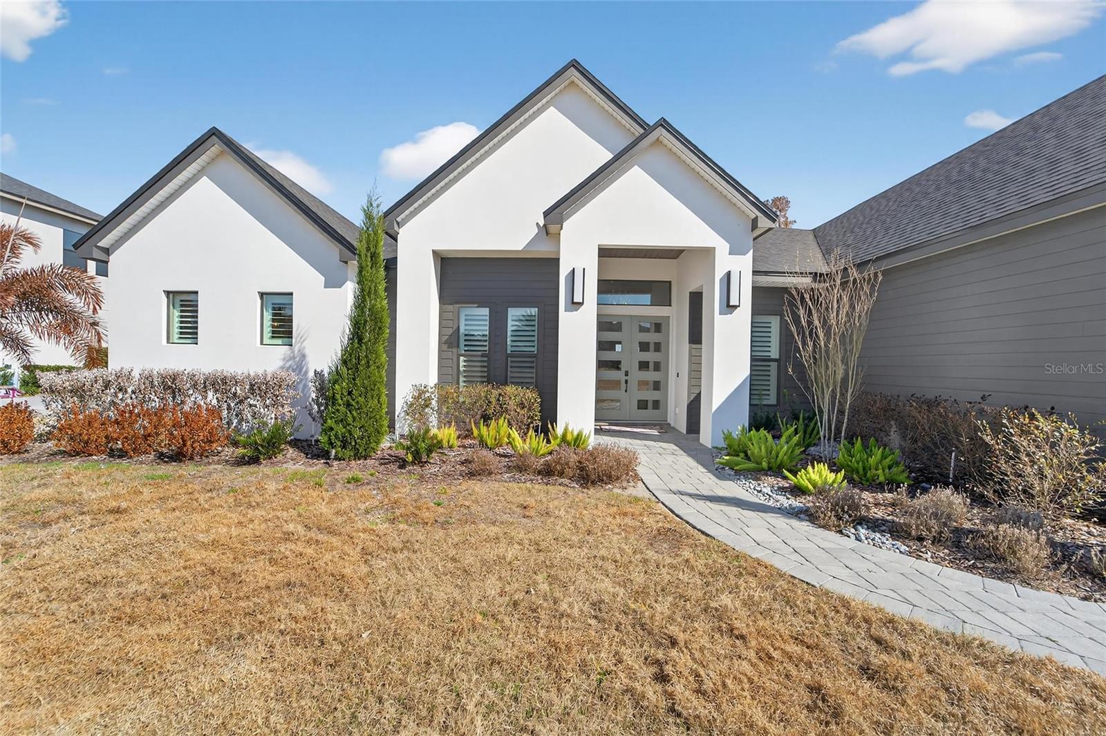 Listing photo id 2 for 5264 Riverlake Drive