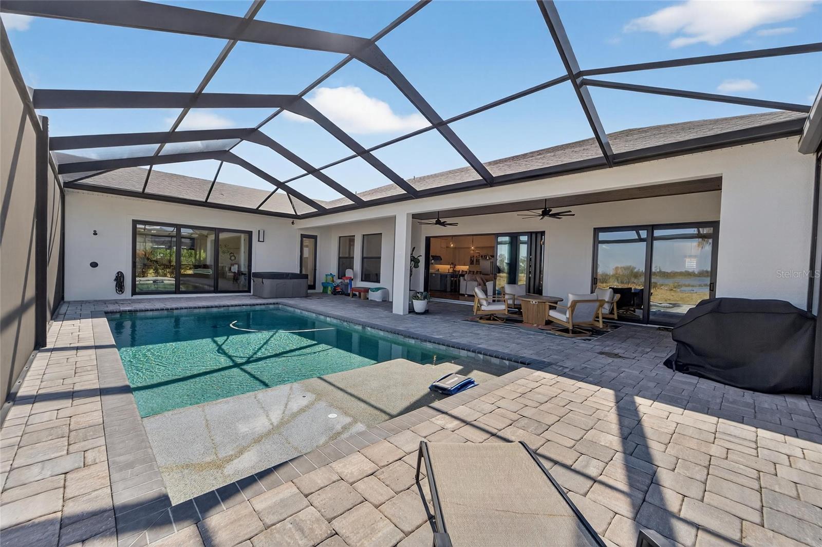 Listing photo id 38 for 5264 Riverlake Drive